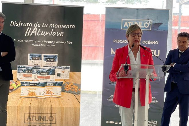 La conselleira do Mar, Rosa Quintana, en el acto de inauguración de la planta de Atunlo en O Grove hoy.