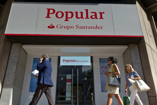 Imagen de una sucursal de Popular tras ser adquirido por Santander. La marca Popular desapareció posteriormente.