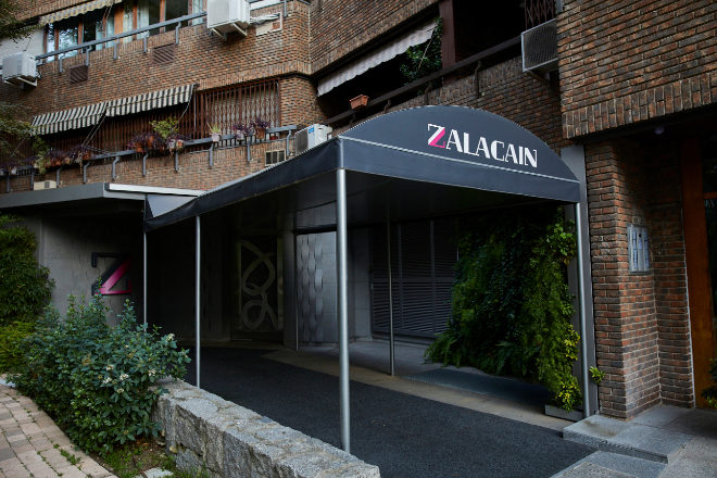 Imagen de la entrada del restaurante Zalacaín, en Madrid.