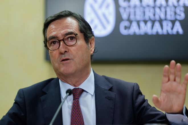 La CEOE pide al próximo Gobierno bajar Sociedades, IRPF y cuotas sociales