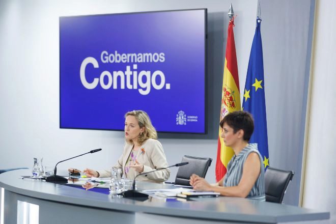 La letra pequeña del macrodecreto: de regular las ‘operaciones Ferrovial’ a sortear multas europeas