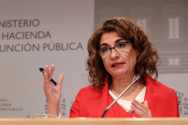 El déficit público cae a la mitad hasta abril, con 4.282 millones, y se modera al 0,3% del PIB