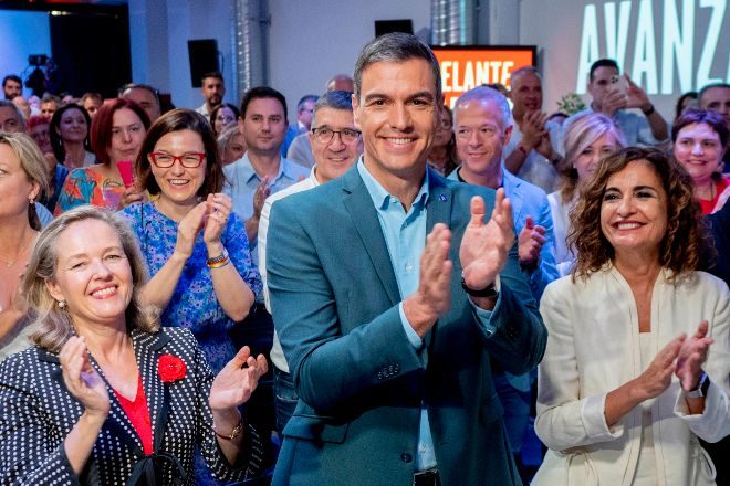 El PSOE se lanza a por el voto joven con una cuenta bonificada para vivienda, gratuidad del transporte, educación universitaria y FP