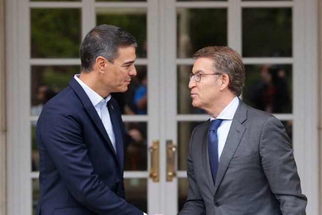 Sánchez y Fejióo arrancan el debate a la gresca por la situación económica