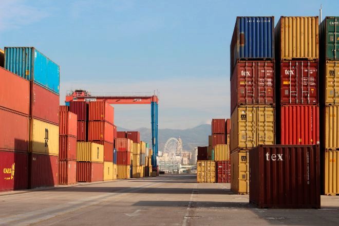 El déficit comercial se reduce un 47% hasta mayo, con 14.065 millones de euros