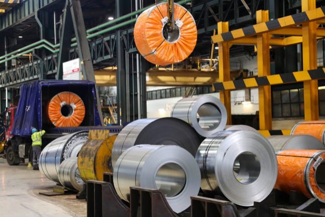 Las exportaciones frenan en mayo, pero siguen en máximos históricos