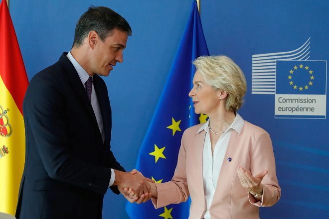 Las agencias de rating ven peligrar el futuro desembolso de los fondos europeos por el panorama político