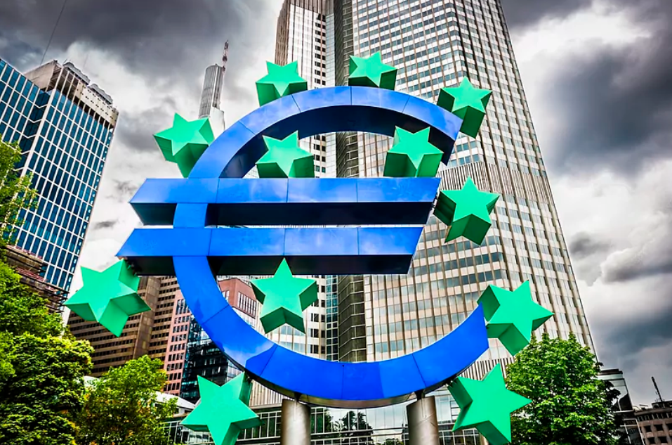 La eurozona esquiva la recesión técnica al cierre de 2023 pero el PIB se paraliza