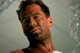John McClane (Bruce Willis) es un duro policía de Nueva York atrapado...