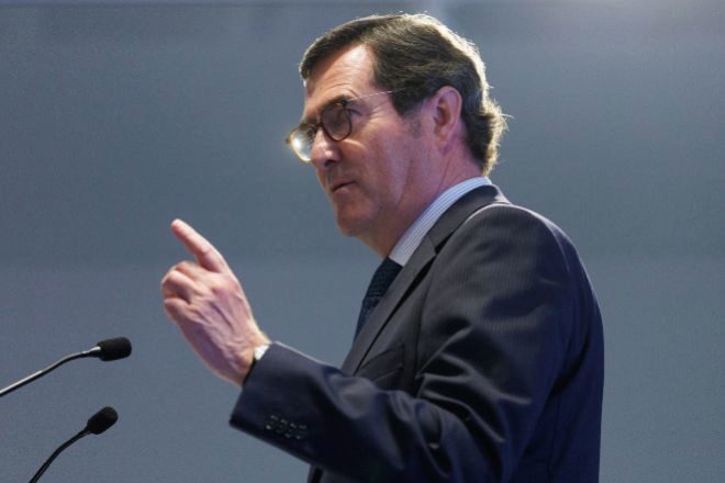 La patronal celebra los buenos datos de paro de julio pero advierte de señales de freno económico