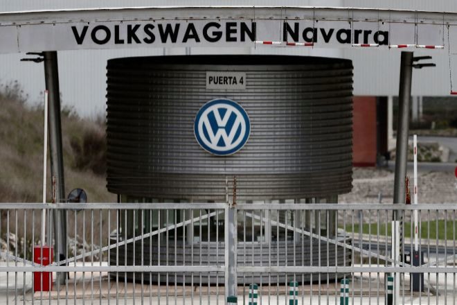 Exterior de la factoría automovilística de Volkswagen en Navarra.