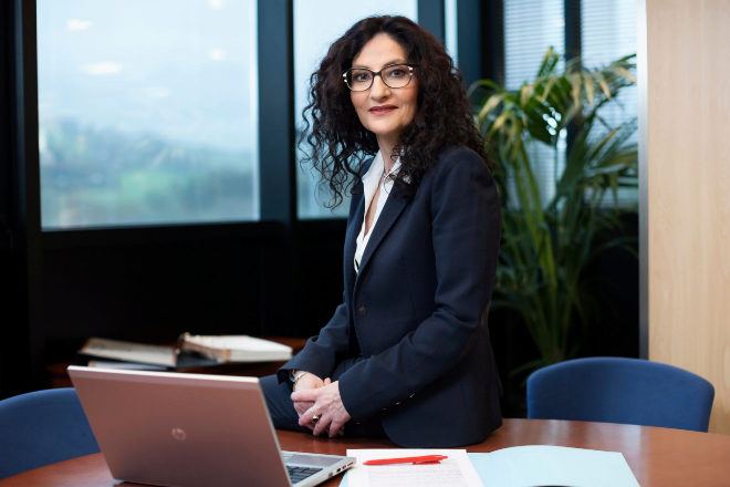 Rosa Carabel, directora general de Eroski, ha cumplido ya su primer año como responsable ejecutiva del grupo vasco, en el que desarrolla su actividad profesional desde 1998, tras la fusión con la gallega Vegalsa.