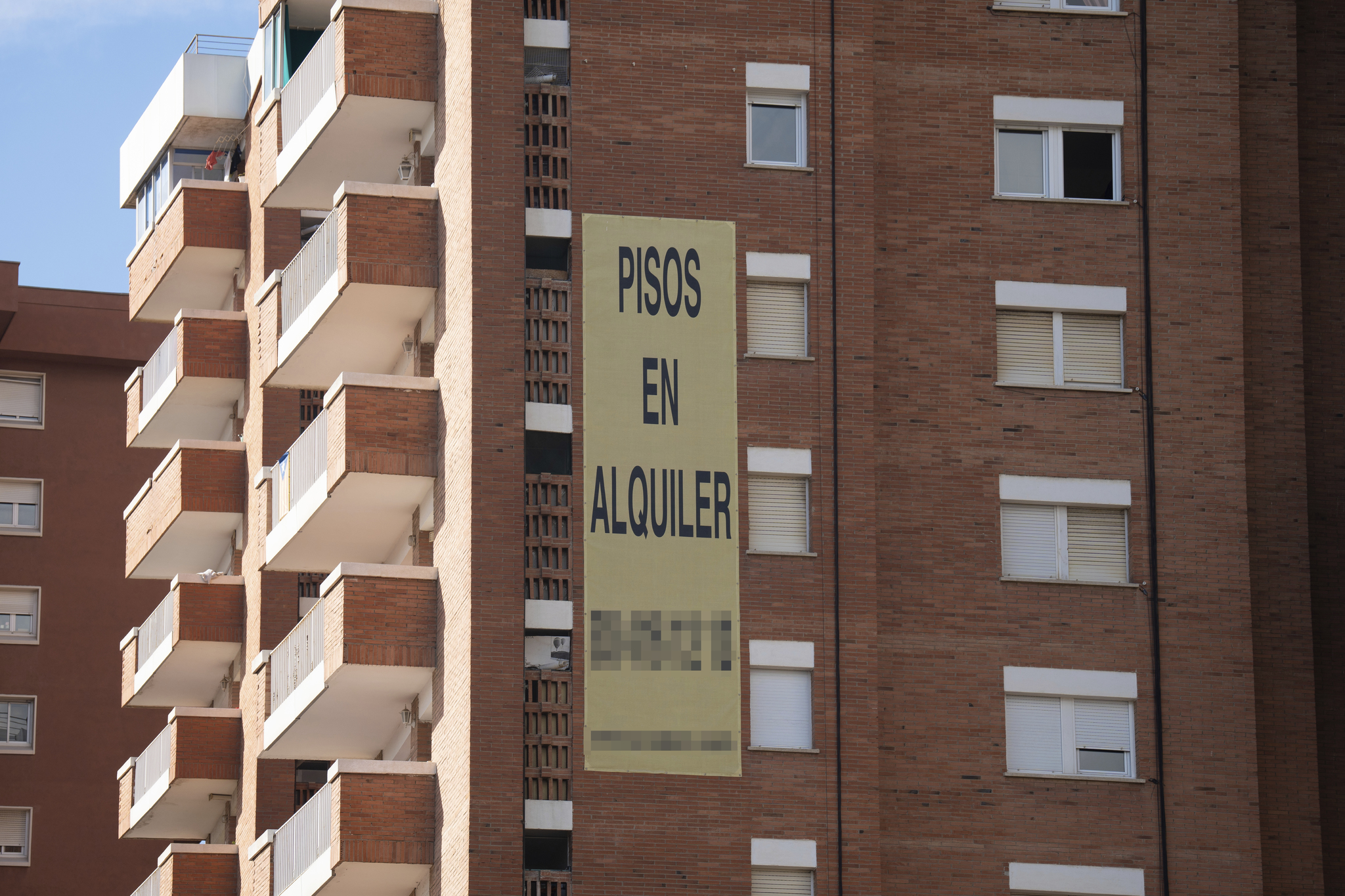 La espantada de los inversores y la retirada de pisos ahondan en la caída de la oferta de alquiler