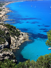 El camino más antiguo de Formentera comienza cerca del embarcadero y...
