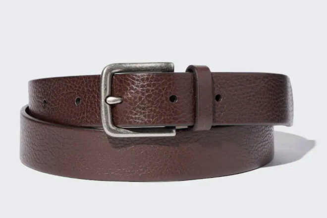 Cinturón de piel italiana vintage de Uniqlo. 29,90 euros