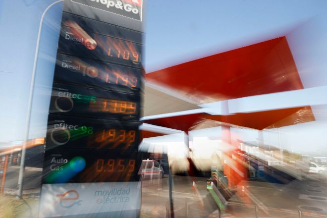 Los precios de los carburantes se disparan y avivan la inflación