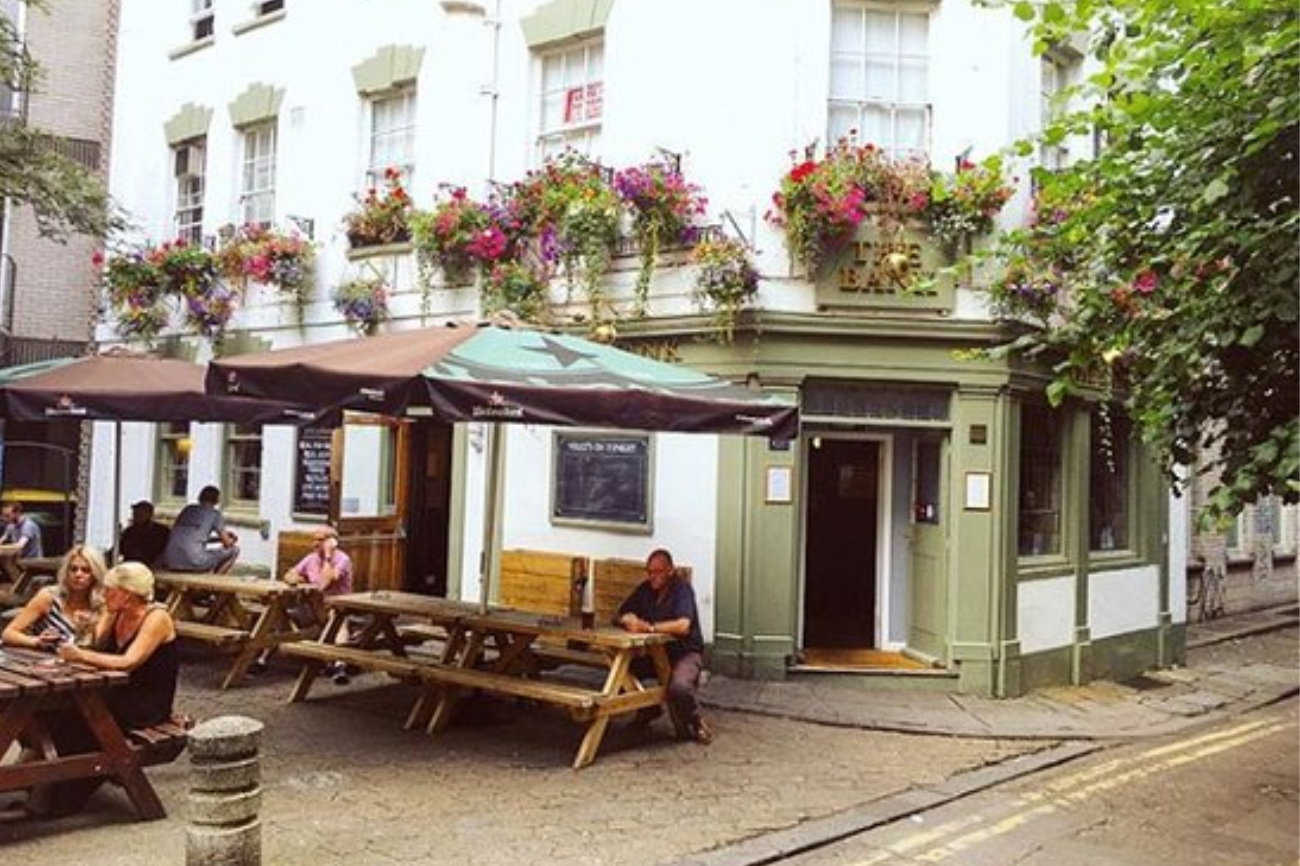 Un pequeño pub en el núcleo histórico de Bristol, se ha convertido...