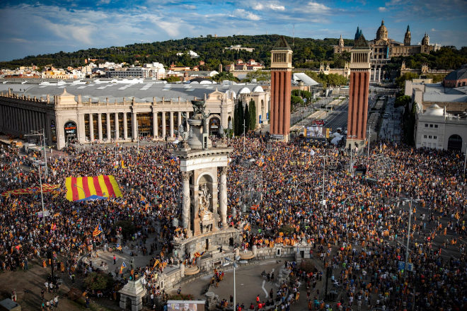Vista de la plaza de España de Barcelona durante una manifestación convocada por la ACN con motivo de la Diada.