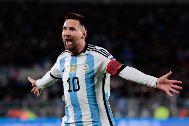 Leo Messi celebra un gol durante un partido de la selección argentina.