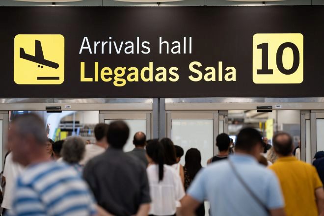 Imagen del aeropuerto de Madrid-Barajas, que en agosto se quedó a un 4% del tráfico pre-Covid.