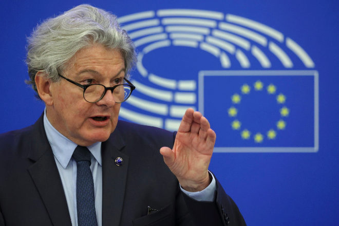 Bruselas propone penalizaciones automáticas para agilizar el pago de facturas a las pymes