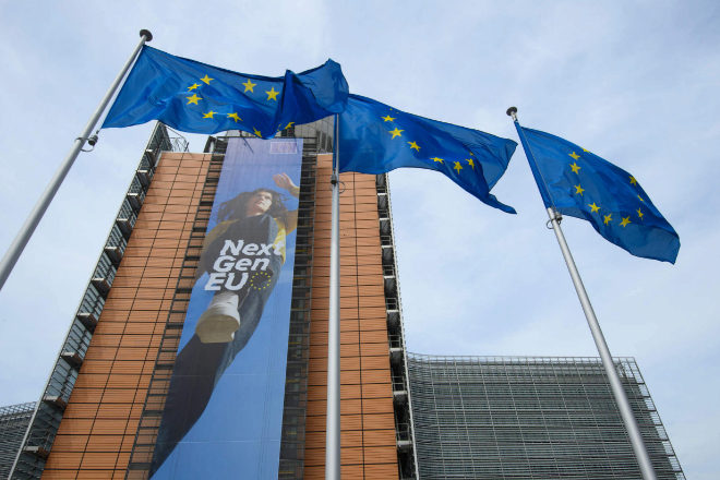 Bruselas: castigo del 12% a empresas que paguen a más de 30 días