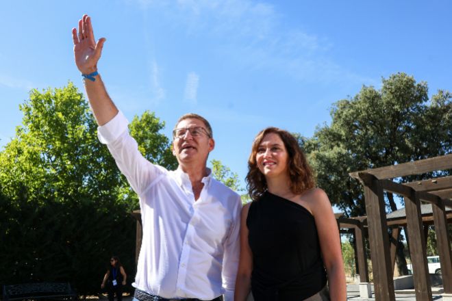 La presidenta de la Comunidad de Madrid, Isabel Díaz Ayuso, y el presidente del PP, Alberto Núñez Feijóo.