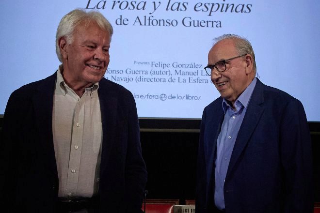 Felipe González y Alfonso Guerra, expresidente y ex vicepresidente del Gobierno, en la presentación del libro del segundo.