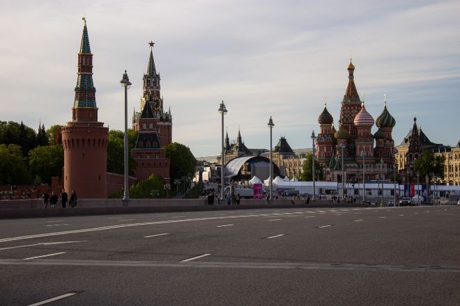 Vista general del Kremlin y la catedral de San Basilio, en Moscú, Rusia.