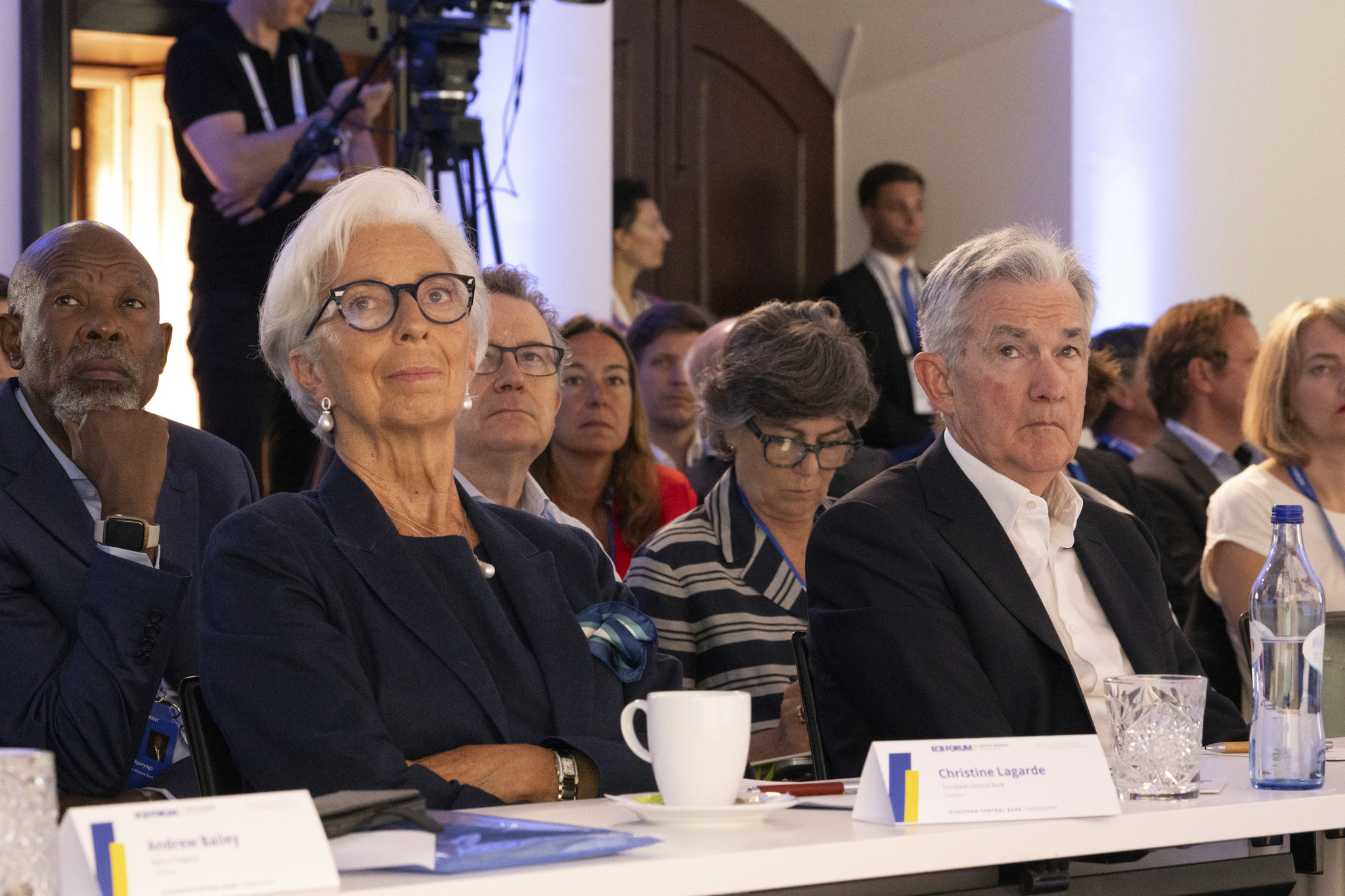 La presidenta del BCE, Christine Lagarde junto al presidente de la Reserva Federal, Jay Powell,, en Sintra, Portugal.