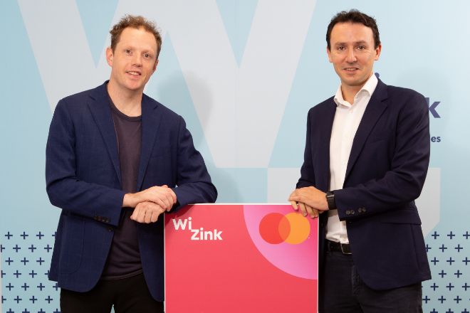 Gary Topp, director comercial para Europa de AliExpress, y Francisco Javier Cobo, responsable de negocio de WiZink.
