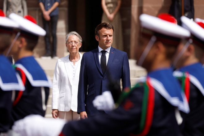 Élisabeth Borne y Emmanuel Macron.