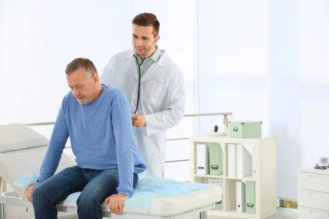 La CNMC da la razón a los médicos en su pugna con aseguradoras y hospitales