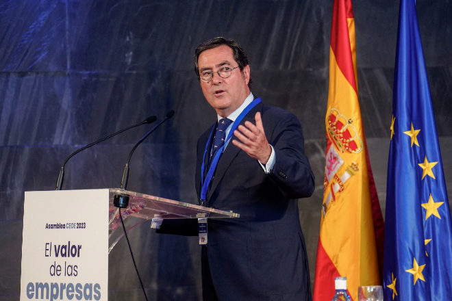 CEOE ve un frenazo  en 2024, con un alza del PIB de sólo un 1,4%