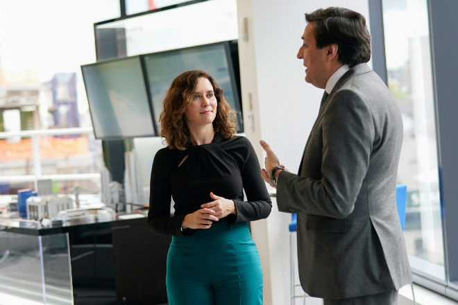Ayuso anuncia una colaboración con IBM en investigación con semiconductores sostenibles