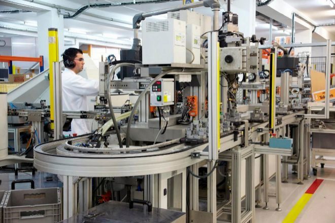 La industria recorta sus ventas un 6,2% en agosto y encadena cinco meses de descensos