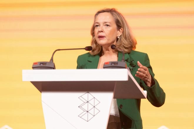 Calviño no ve prioritario reducir la jornada laboral y pone el foco en el pleno empleo efectivo