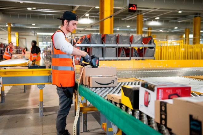 Madrid creará una agencia pública de logística para convertir la región en ‘hub’ mundial