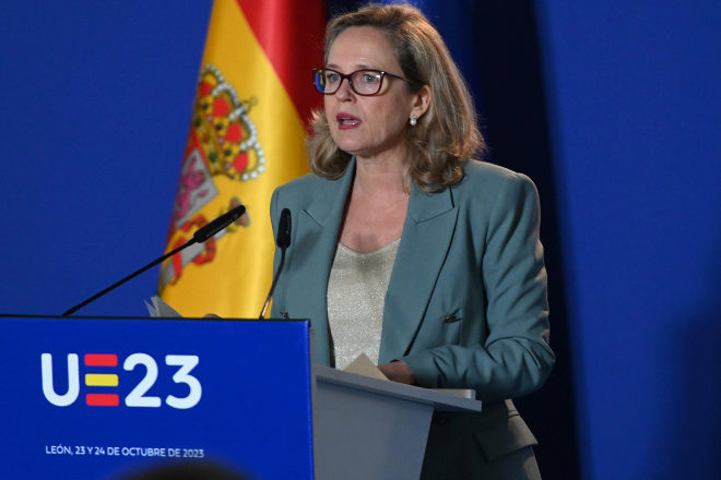 Calviño ve «margen» para que las empresas con resultados «milmillonarios» aporten más