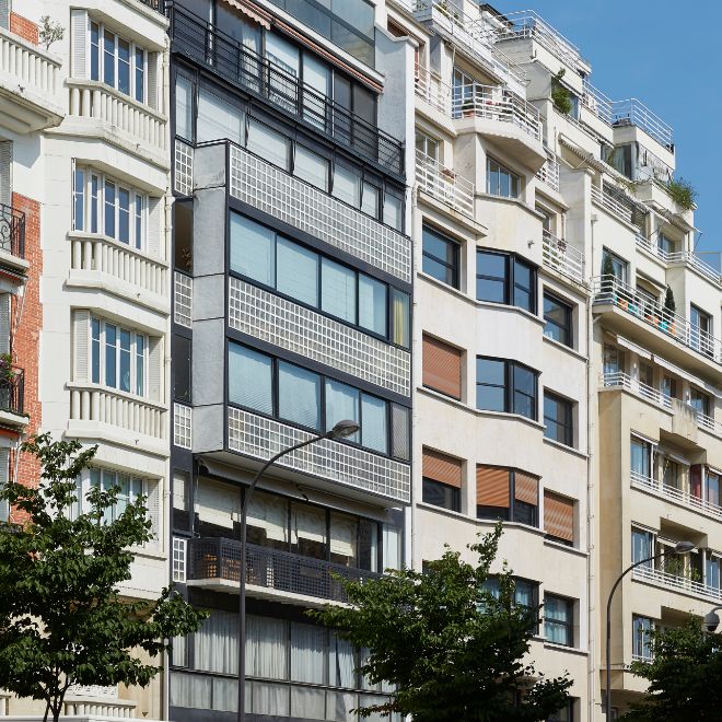 La fachada del Porte Molitor, de Le Corbusier y Pierre Jeanneret, el primer edificio de casas en París con fachada de vidrio. Fue residencia del arquitecto suizo.