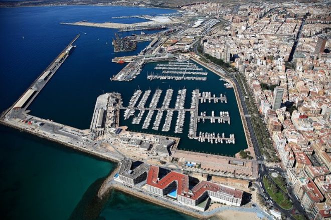 Vista aérea del Puerto de Alicante.