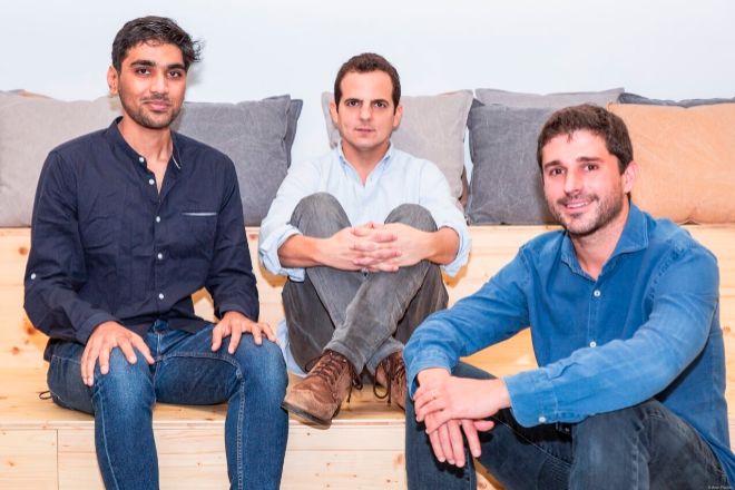 De izquierda a derecha, Suraj Shirvankar, Fernando Benito y Xavier Rosales, fundadores de Paack.