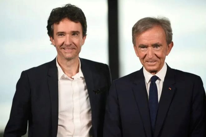 Antoine Arnault (a la izquierda), junto a su padre Bernard Arnault, CEO del gigante del grupo LVMH. GRUPO LVMH - ANTOINE ARNAULT - SUCESIÓN ARNAULT
