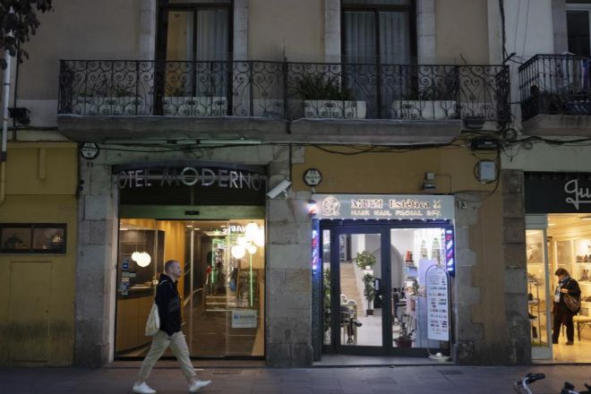 El establecimiento se encuientra en el número 11 de la calle Hospital de Barcelona