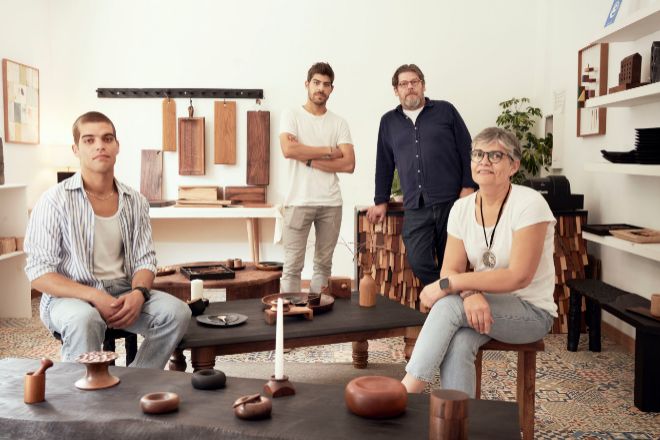 La familia Sangiovanni Lorenzo en su tienda-taller: de izqda. a dcha., Agustín, Joaquín, Fernando e Isabel.