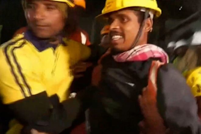 Así fue el momento del rescate de los 41 trabajadores atrapados en un túnel en la India