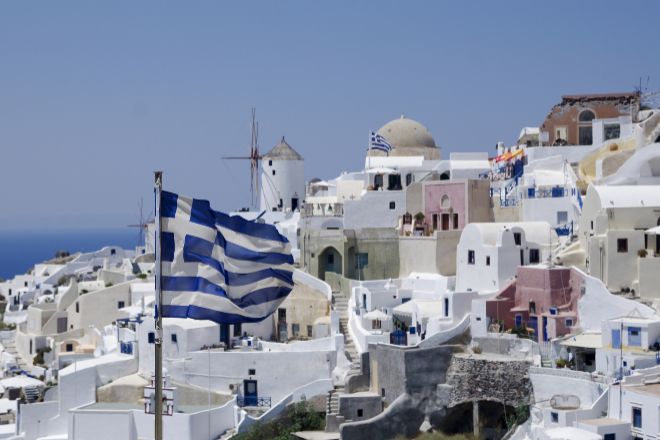El Gobierno griego considera un éxito que Fitch sitúe su deuda en el grado de inversión