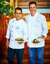 Vicente, chef de Jameos, y Pablo, chef asesor y autor del libro...