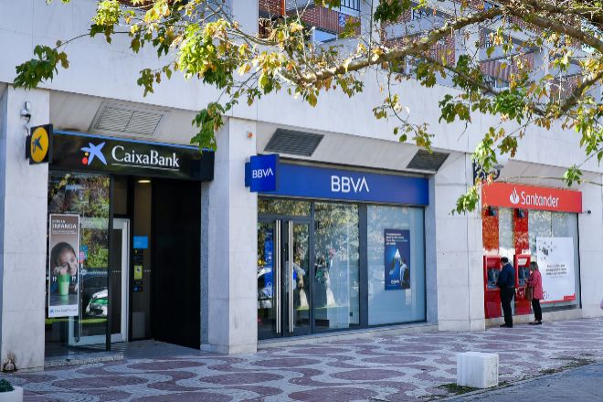 Sucursales bancarias en una calle de Madrid.