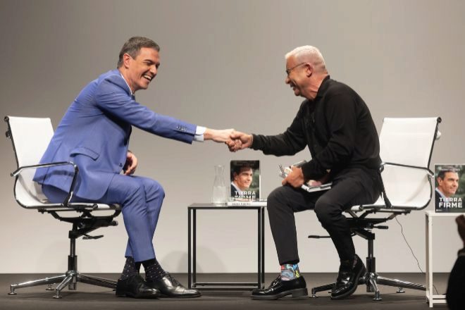 Sánchez, su libro, Sísifo y las críticas  a Feijóo y Abascal